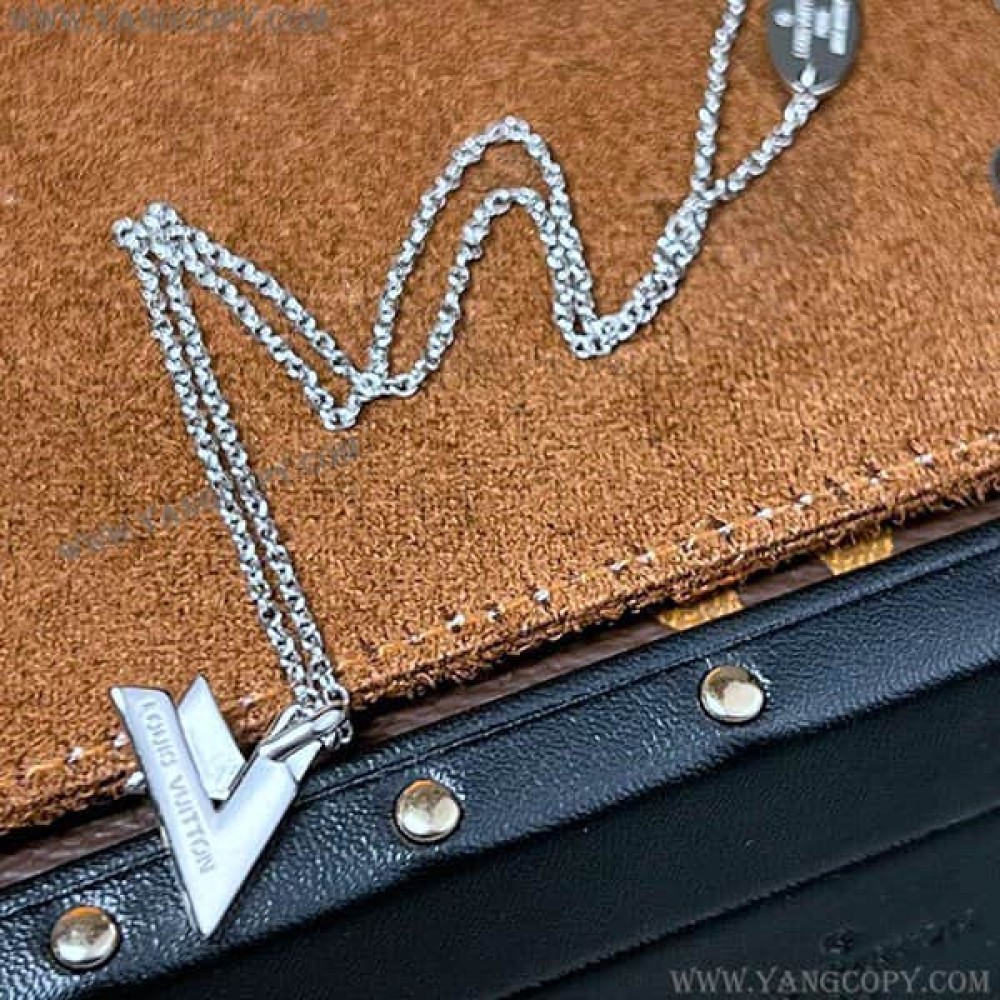 ルイヴィトン 偽物 パンダンティフ LV ヴォルト ワン PM ネックレス vua62462