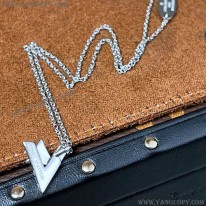 ルイヴィトン 偽物 パンダンティフ LV ヴォルト ワン PM ネックレス vua62462