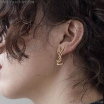 サンローラン コピー ゴールドトーン モノグラムピアス ユニセックス Sam27402