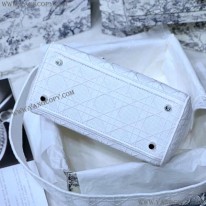 ディオール 偽物 中村アンさん愛用のMEDIUM LADY D-LITE BAG  M0565PREY