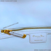 ディオール 偽物 CARO ミディアムバッグ ショルダー M9242UWHC_M35U