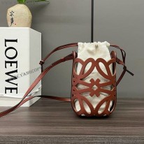 ロエベ 偽物 アナグラムカットアウト ポケット loh44820