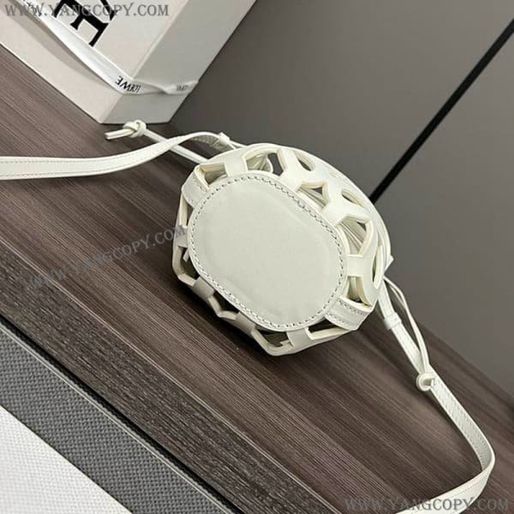 ロエベ 偽物 アナグラムカットアウト ポケット lol49386