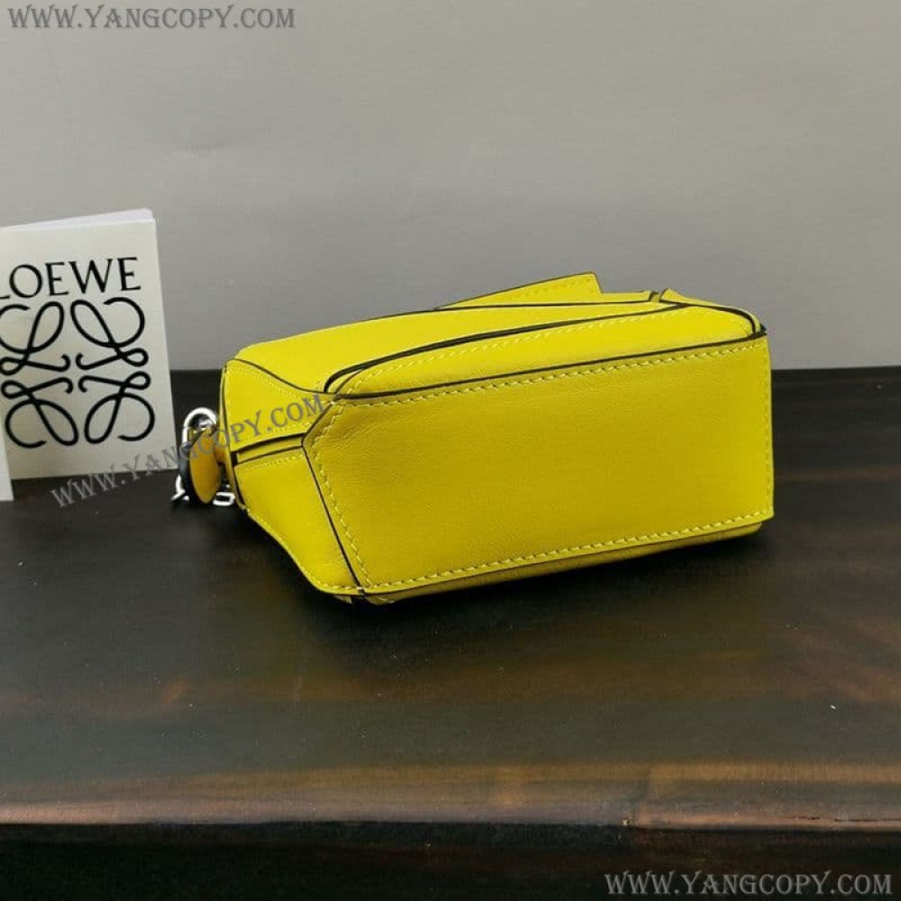 ロエベ 偽物 クラシッパズルナノバッグ Puzzle nano bag lop84083