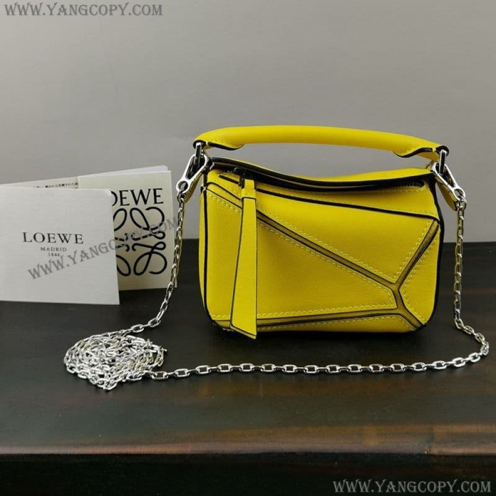 ロエベ 偽物 クラシッパズルナノバッグ Puzzle nano bag lop84083