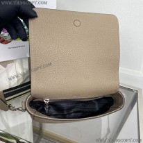 プラダ 偽物 レタリングロゴ レザー ショルダーバッグ put87570