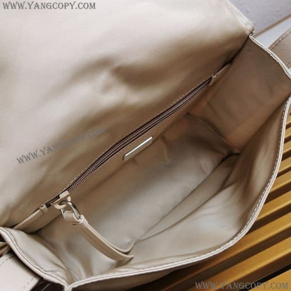 プラダ スーパーコピー パッド入りフラップバッグ Re-Nylon ジッパーポケット pui44266