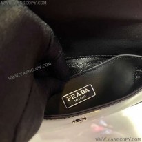 プラダ 偽物 フラップ付きクレオショルダーバッグ 稀少 pup35338