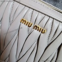ミュウミュウ 偽物 マトラッセ レザー クロスボディバッグ mys23603