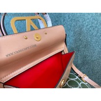ヴァレンティノ 偽物 ハンドバッグ ROCKSTUD ALCOVE Vuy82117