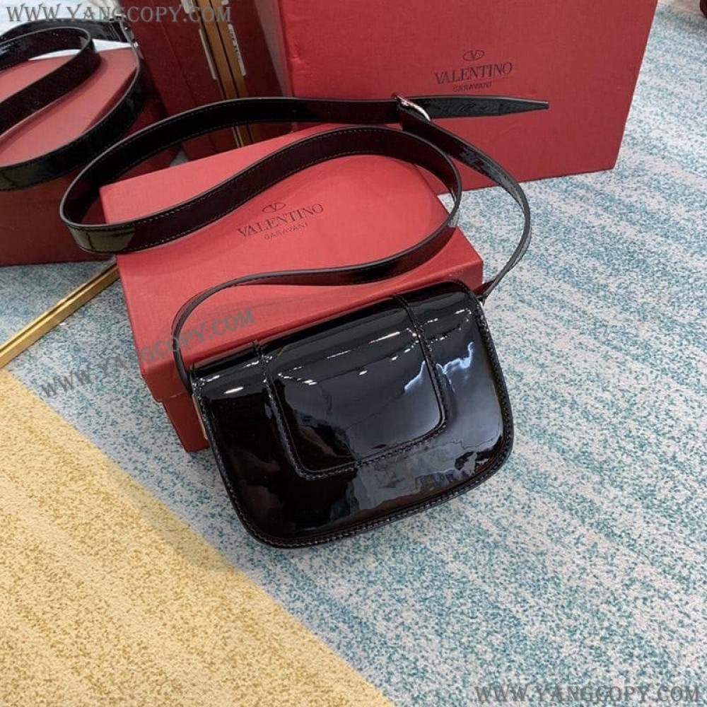 ヴァレンティノ 偽物 ショルダーバッグ VEE レザー クロスボディバッグ Vul83278