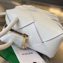 ボッテガ ヴェネタ スーパーコピー カセット スモール ショルダーバッグ bov05298