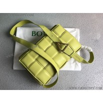 ボッテガ ヴェネタ スーパーコピー パデッド カセット レザー製クロスボディバッグ boc82579