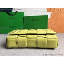ボッテガ ヴェネタ スーパーコピー パデッド カセット レザー製クロスボディバッグ boc82579