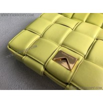 ボッテガ ヴェネタ スーパーコピー パデッド カセット レザー製クロスボディバッグ boc82579