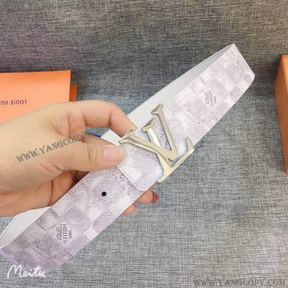 ルイヴィトン 偽物 サンチュール・LVイニシャル 40MM リバーシブルベルト vur11055