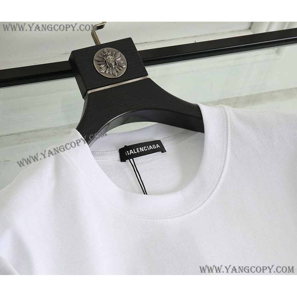 バレンシアガ 偽物 メールボックスモノグラムプリント Tシャツ ホワイト bax56388