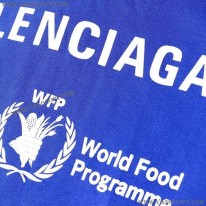 バレンシアガ スーパーコピー WFP フーディ ブルー パーカー bap42067