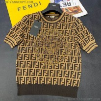 フェンディ スーパーコピー ×ヴェルサーチェ FFロゴ プリント Tシャツ feg02527