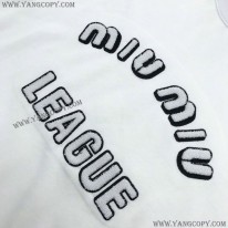 ミュウミュウ コピー Leagueロゴ入りのアイコニックなTシャツ myu24874