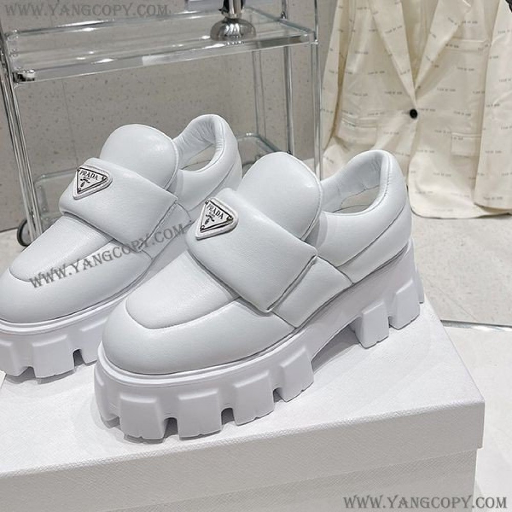 プラダ 偽物 ソフト パデッドナッパレザー ローファー puu80418