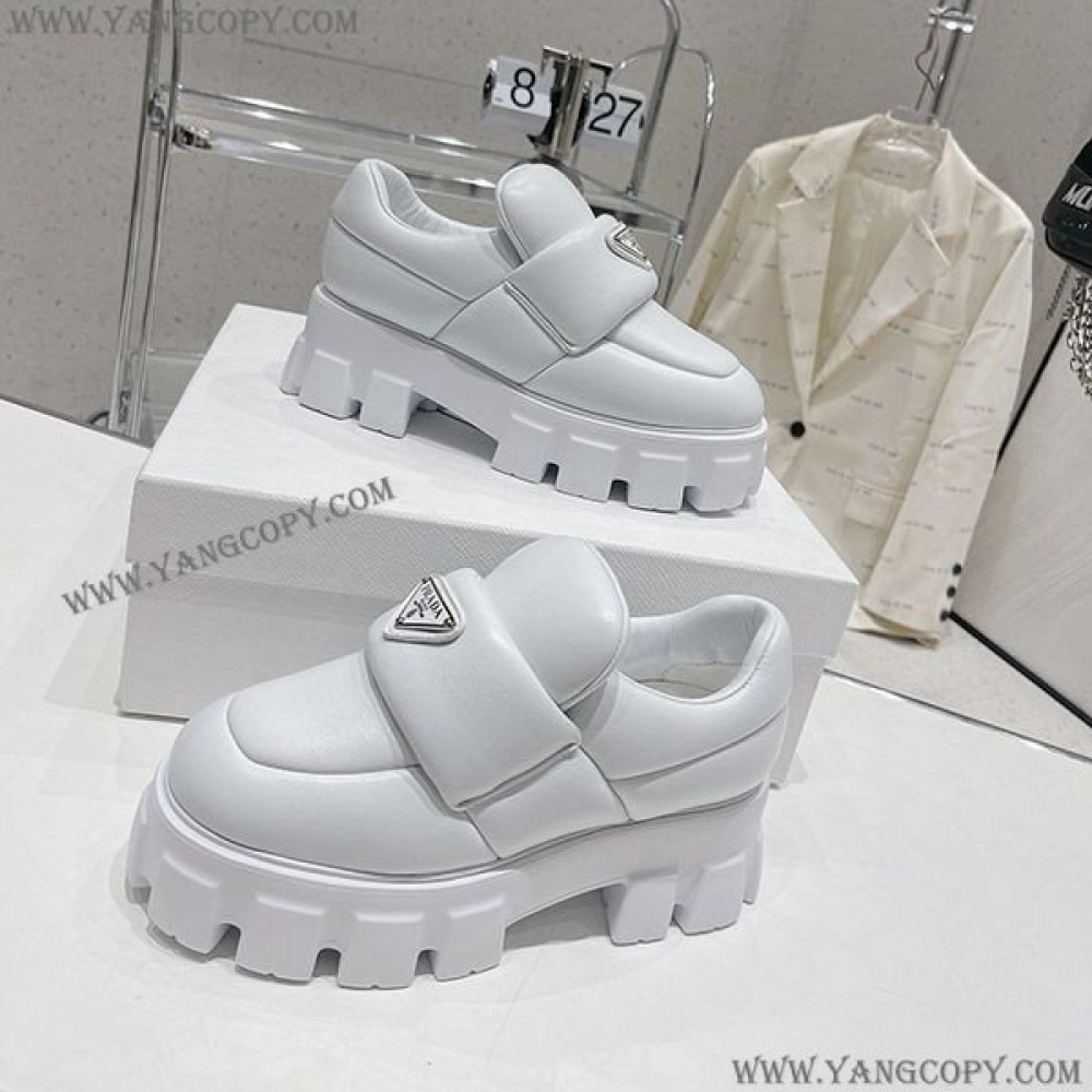 プラダ 偽物 ソフト パデッドナッパレザー ローファー puu80418