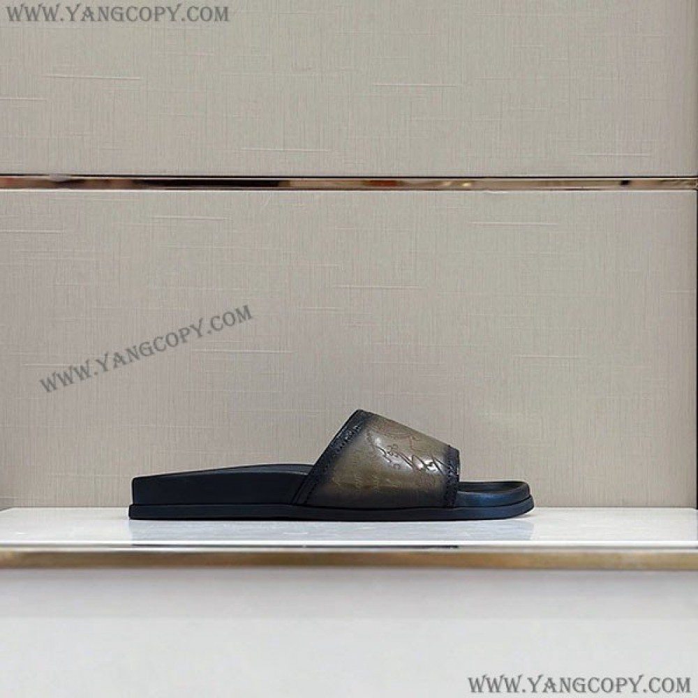 ベルルッティ 偽物 エギオ サンダル Stamp Leather Sandal bed75312