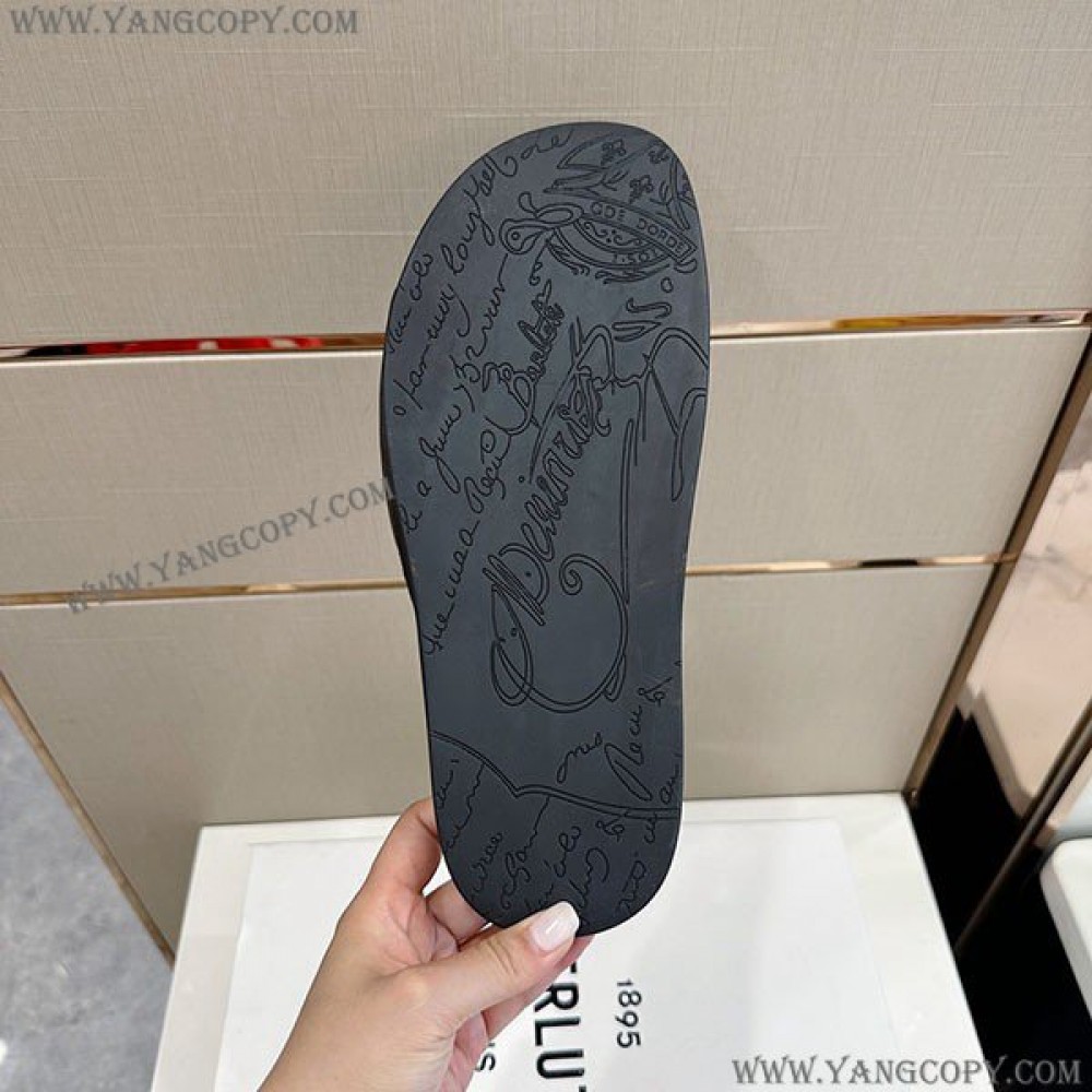 ベルルッティ 偽物 エギオ サンダル Stamp Leather Sandal bed75312