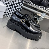セリーヌ 偽物 バルキー トリオンフ パーフォレイテッドベビーズ 348613517C