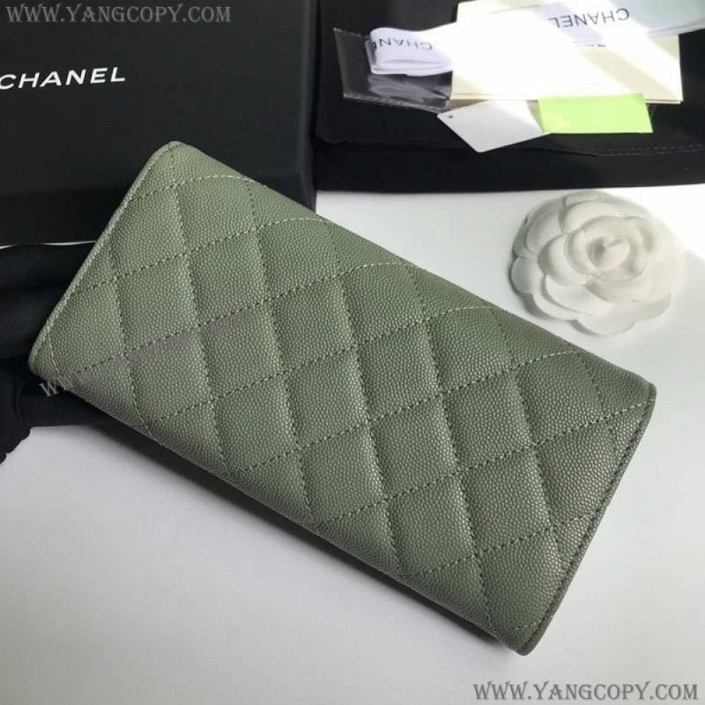 シャネル スーパーコピー 二折りカブセ長財布 キャビア shm47119