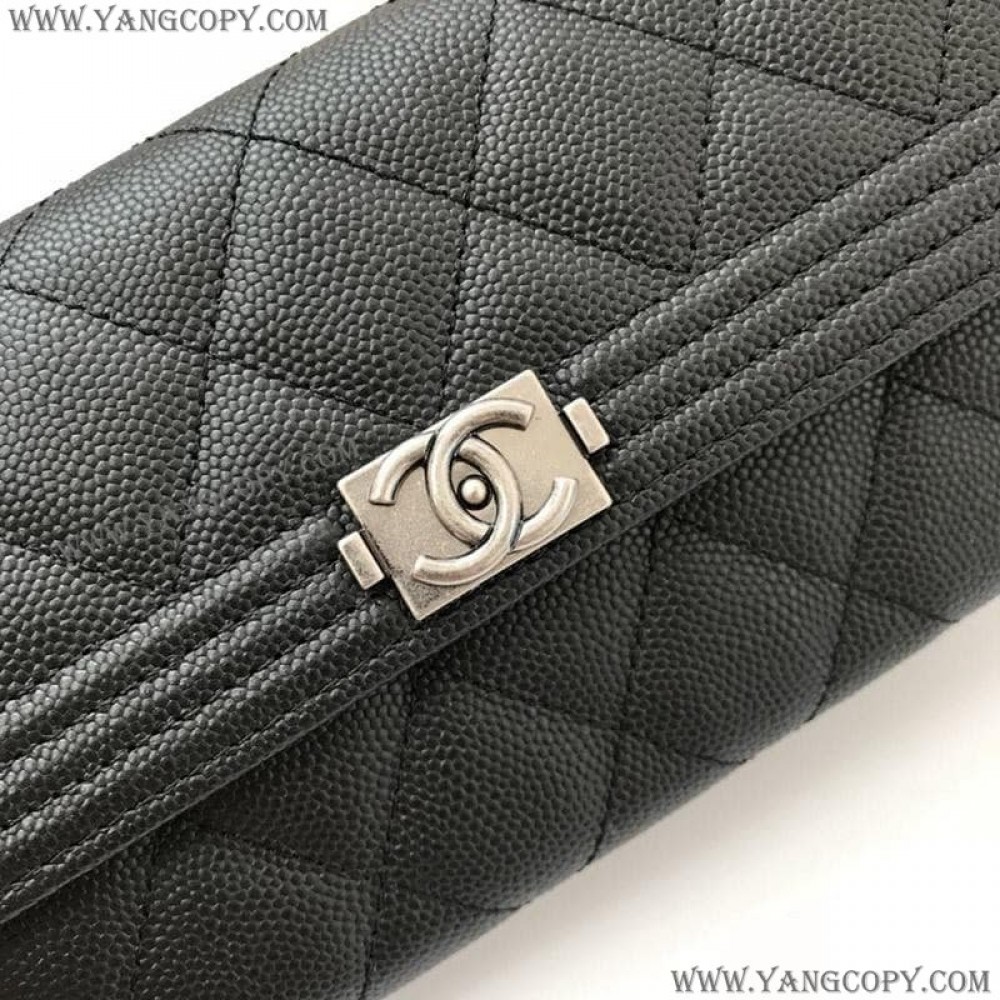 シャネル 偽物 長財布 ボーイ シャネル 偽物 キャビアスキン shv51440