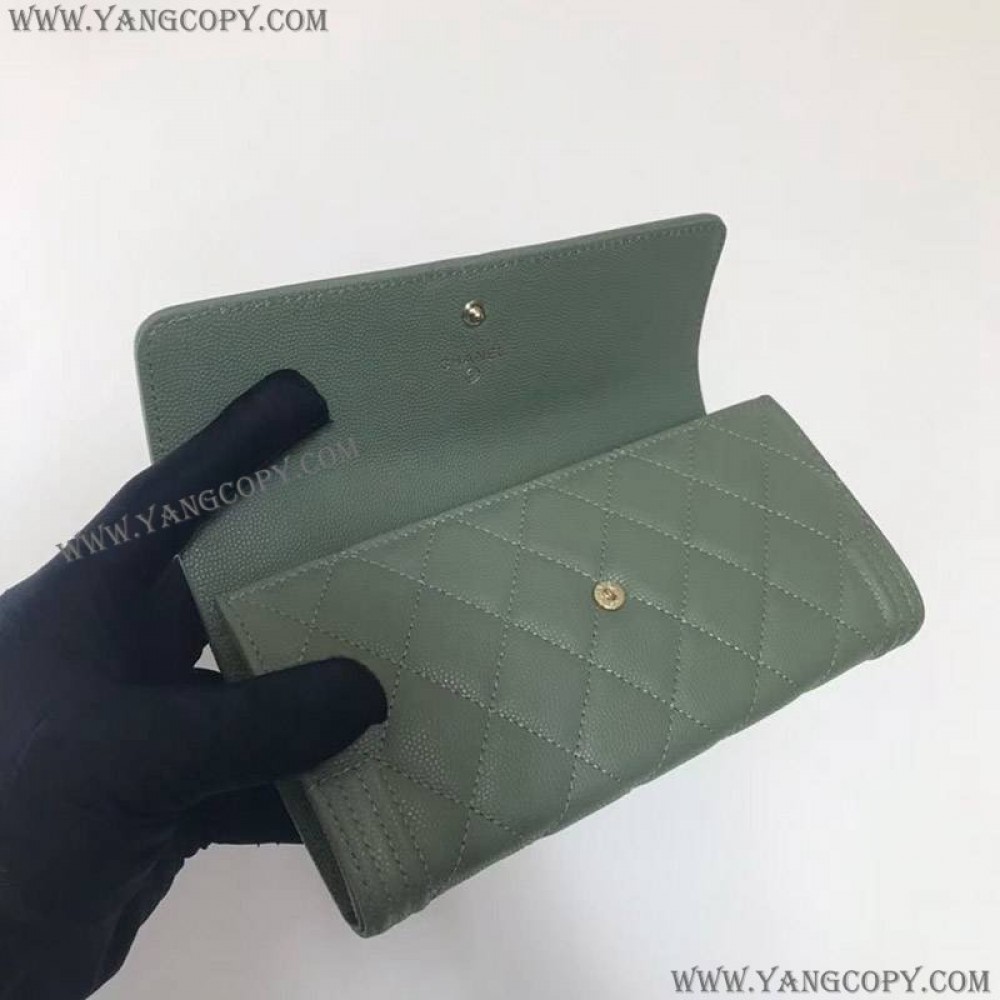 シャネル コピー キャビア 二折りカブセ長財布 ボーイ シャネル コピー shc96709