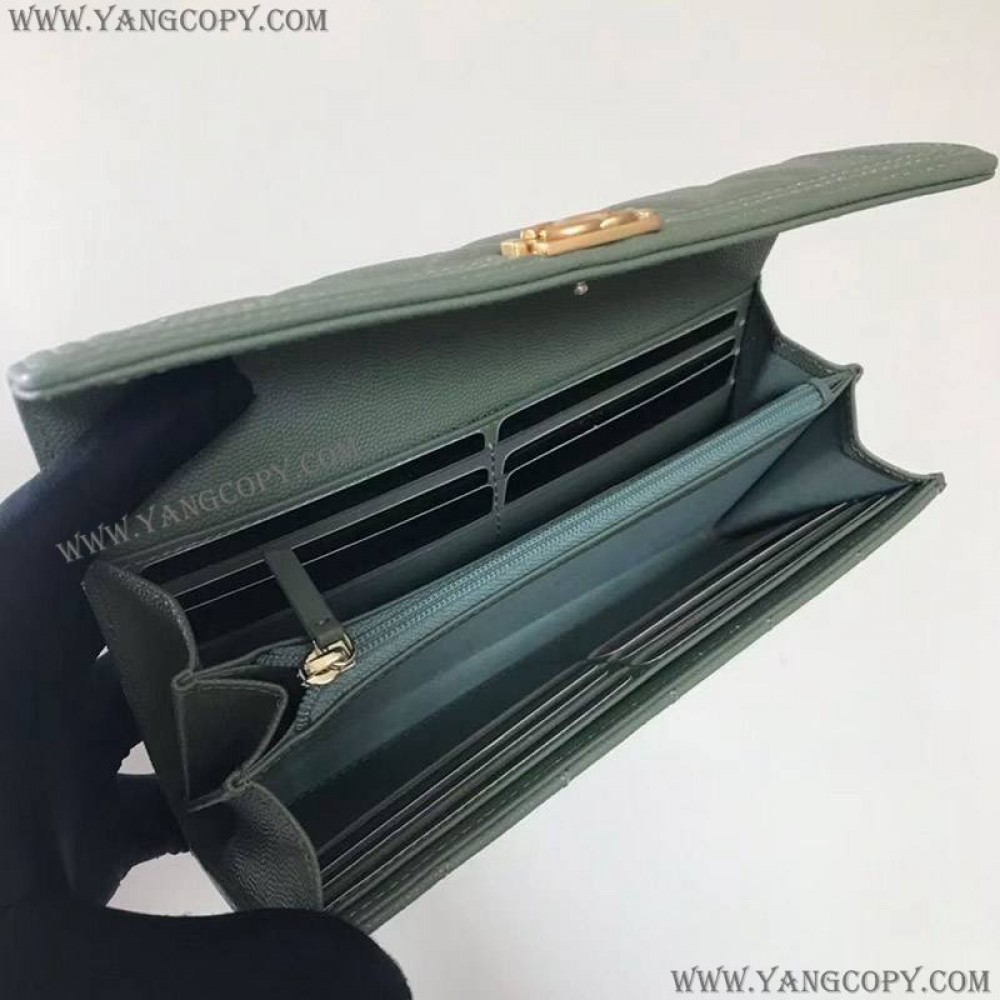 シャネル コピー キャビア 二折りカブセ長財布 ボーイ シャネル コピー shc96709