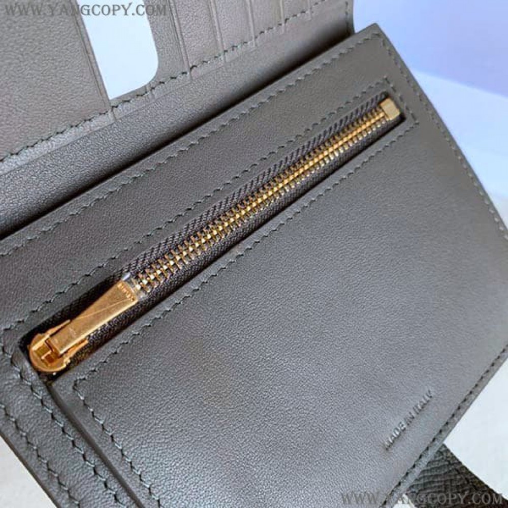 セリーヌ 偽物 ミディアムストラップウォレット 財布 Cei33253