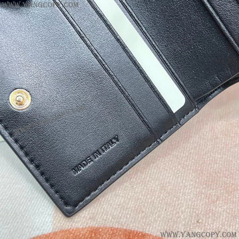 セリーヌ スーパーコピー コンパクトウォレット Giftにも♪ Cep69348