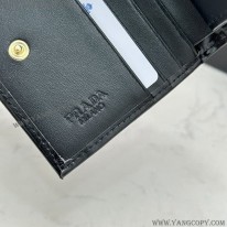 プラダ 偽物 ブラッシュド レザー 折り財布 puw31659