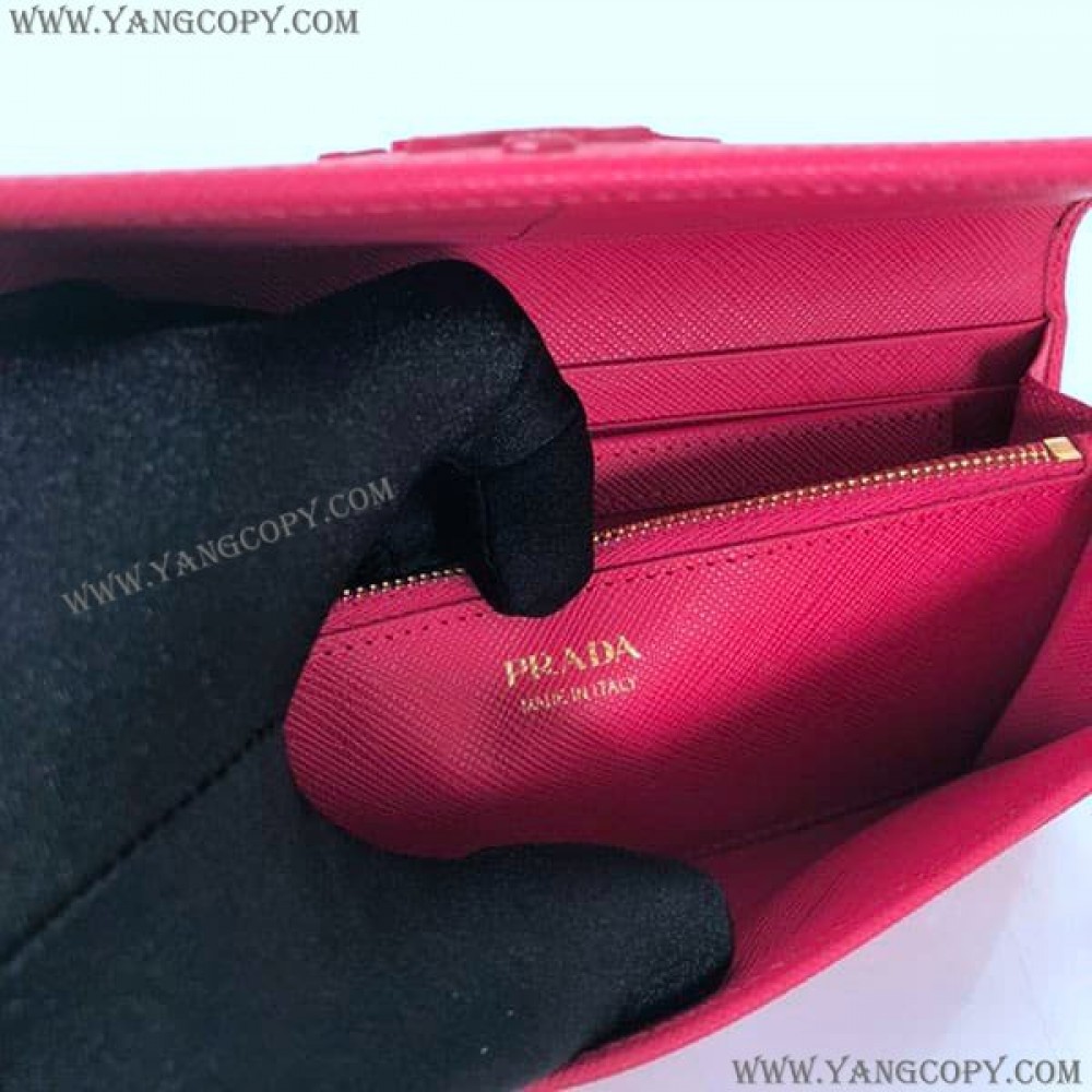 プラダ 偽物 長財布 小銭入れあり パスケース付き ロゴ レザー pul47210