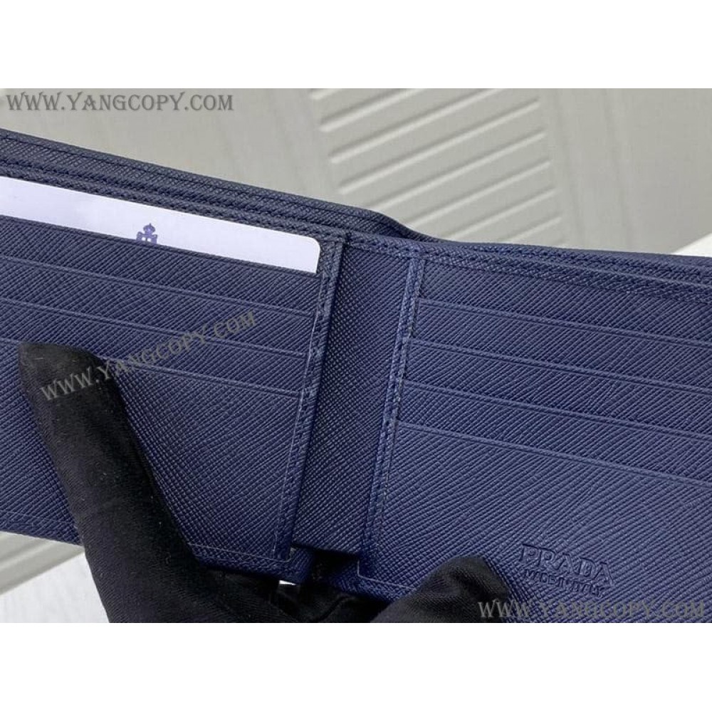 プラダ 偽物 レザー折りたたみ財布 puz73381