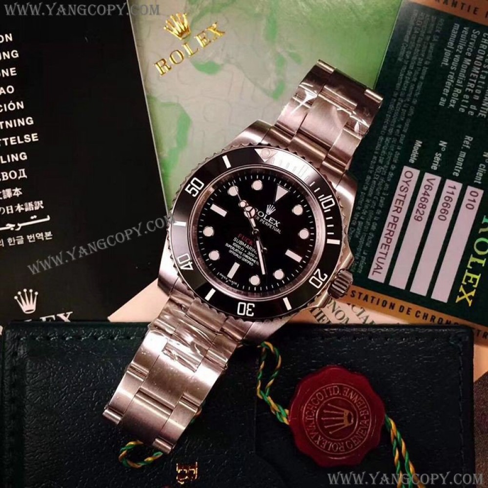 シュプリーム ロレックス 偽物 コラボ腕時計 サブマリーナ「 FUCK EM」文字盤には真紅で 114060